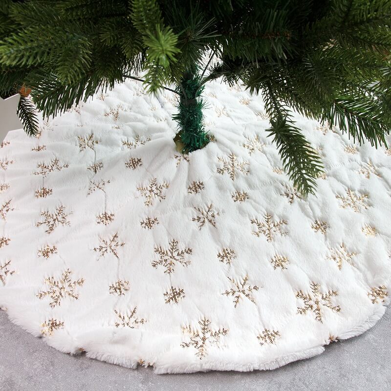 Plush Christmas Tree Skirt